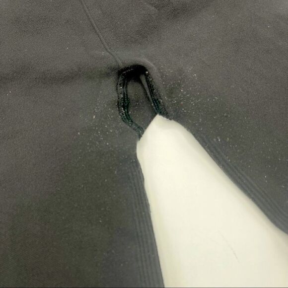 Lululemon black seamless In The Flow cropped leggings - Picture 8 of 9